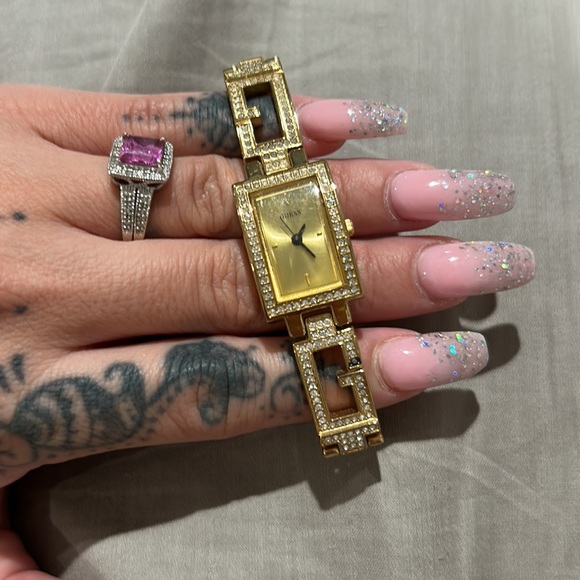 Gold guess watch - Picture 3 of 3